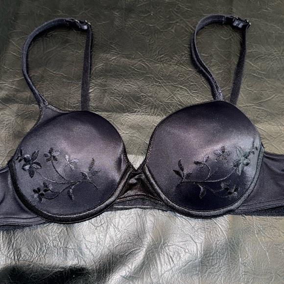 Bra Bundle, 1-Playtex Black & 1-Carnival Strapless Cream, Size 36B, EUC - Picture 5 of 6